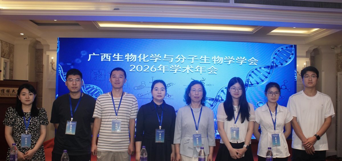 合影1.jpg 英国上市公司365